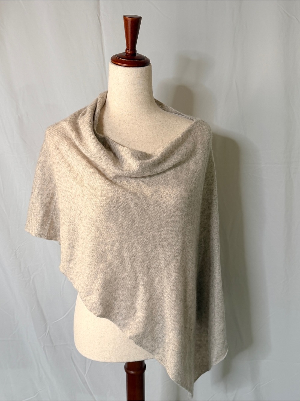 Cynthia Rowley Luxe 100% Cashmere asymmetrical poncho wrap, quiet luxury. Classy